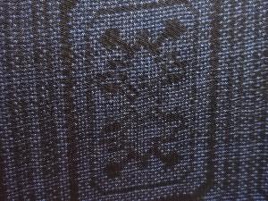 アンティーク 重ね枡に抽象模様織り出し本場泥大島紬着物(5マルキ)